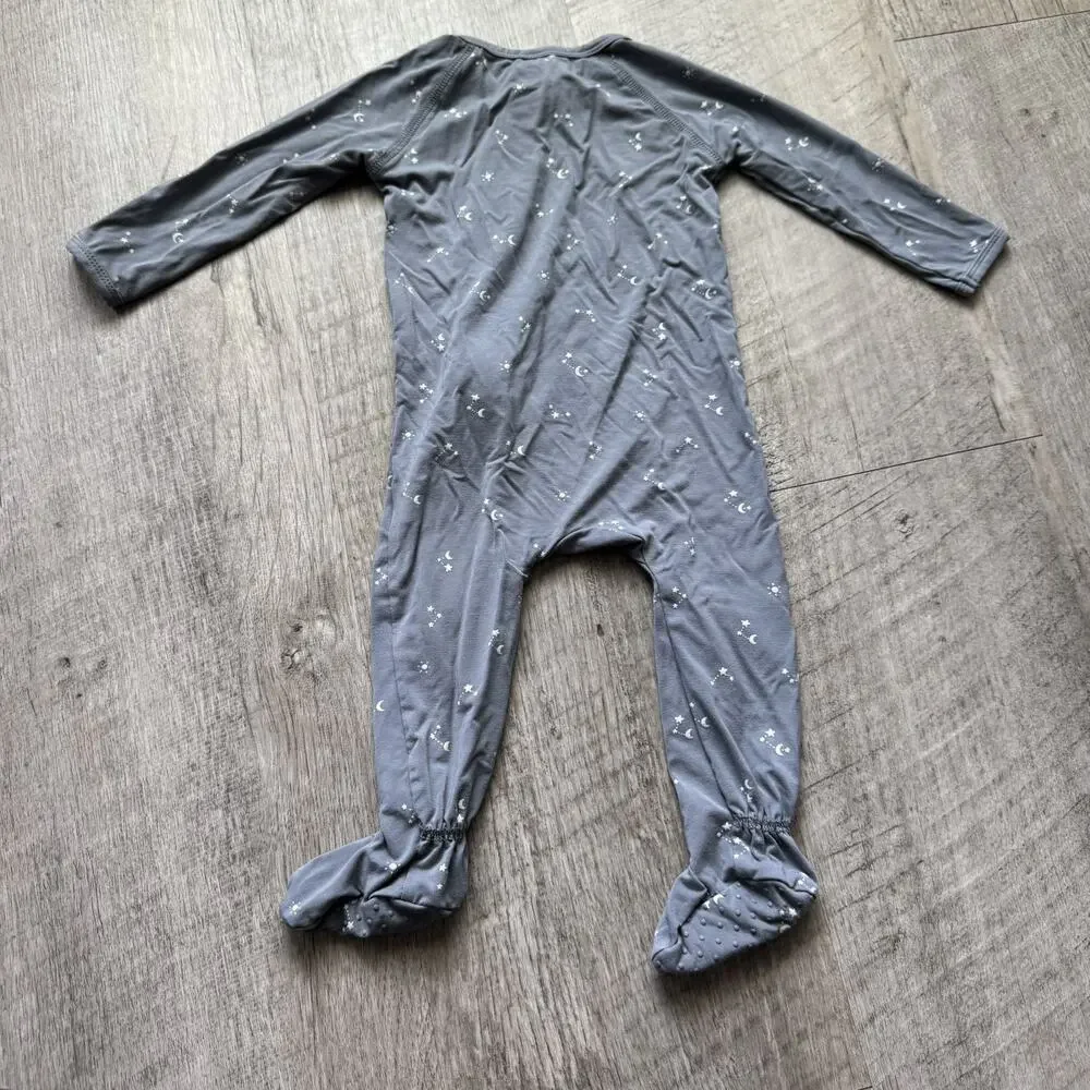 Quincy Mae Gray Bamboo One Piece Footie Sleeper Size 6-12 months Celestial